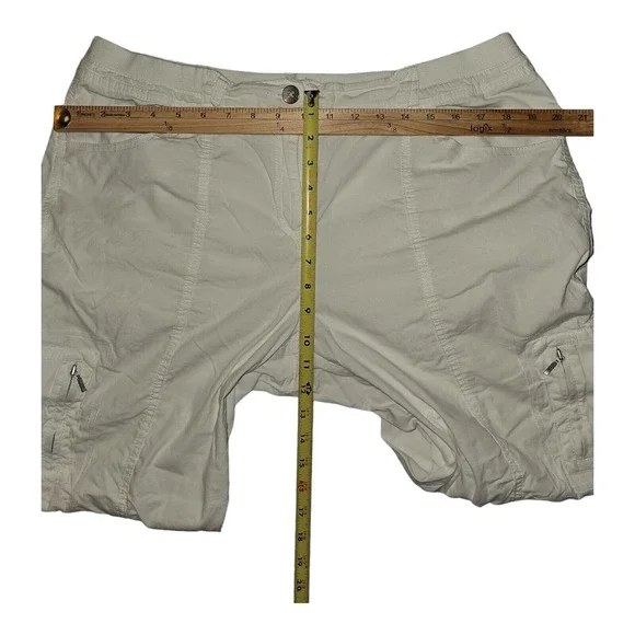 Chico's Capri Pants 2 Crop Women's White Cargo Pockets Casual Preppy - Picture 3 of 10